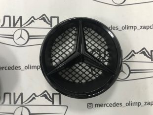 Эмблема решетки радиатора на Mercedes w204 черная
